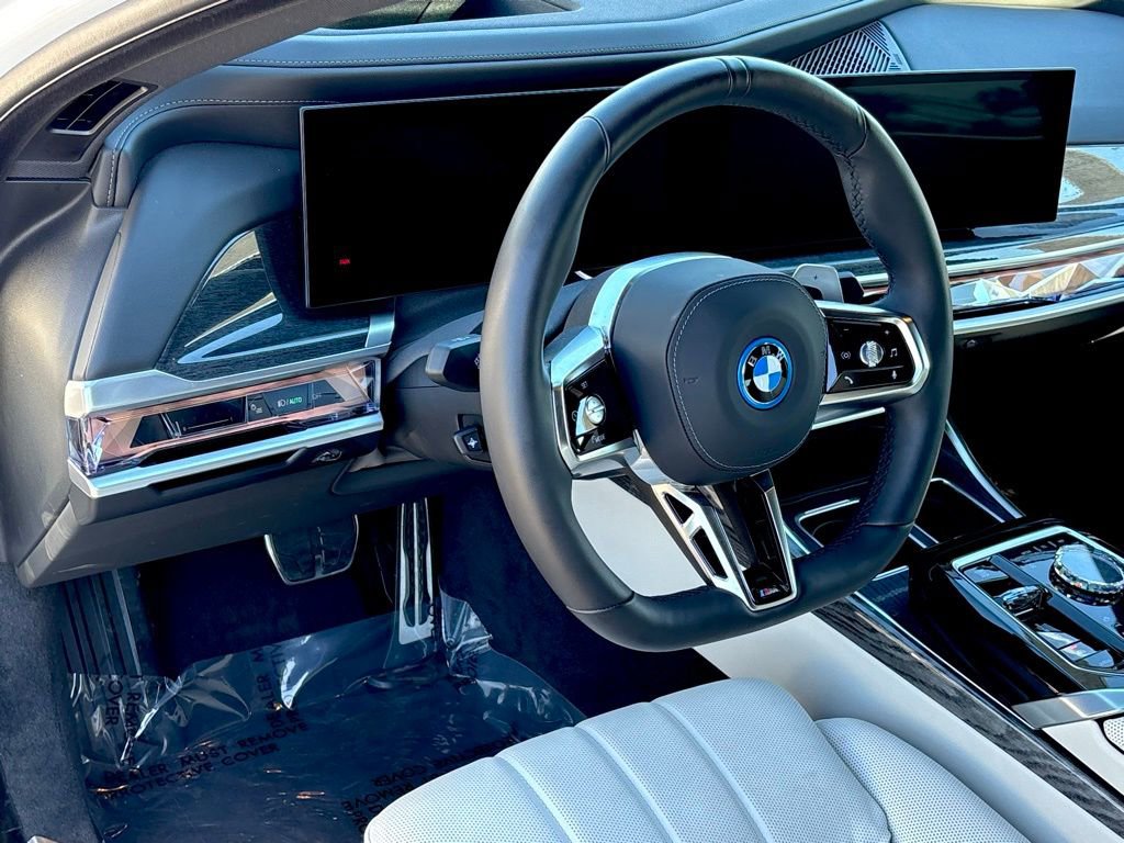 Used 2025 BMW 750e xDrive 750e xDrive w/ Premium Package image 16