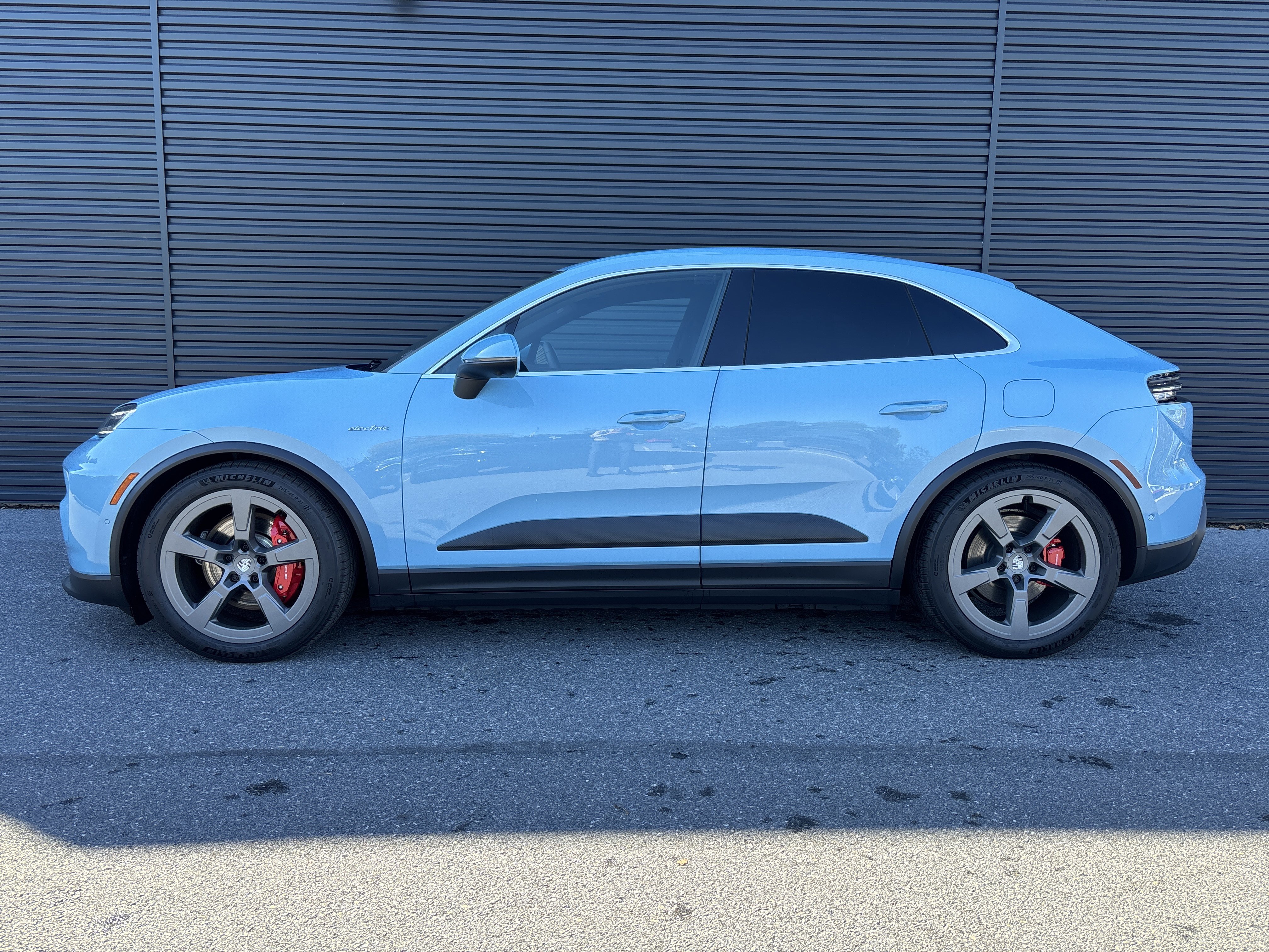 New 2025 Porsche Macan 4S Electric image 2