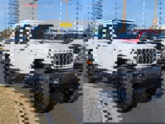 New 2025 Jeep Gladiator Sport image 3