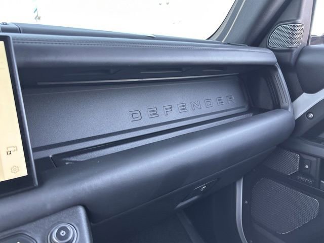 Used 2022 Land Rover Defender 90 V8 AWD/4WD image 30