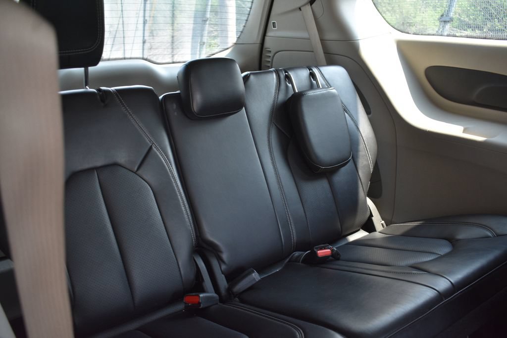 Used 2024 Chrysler Pacifica Touring-L FWD image 31