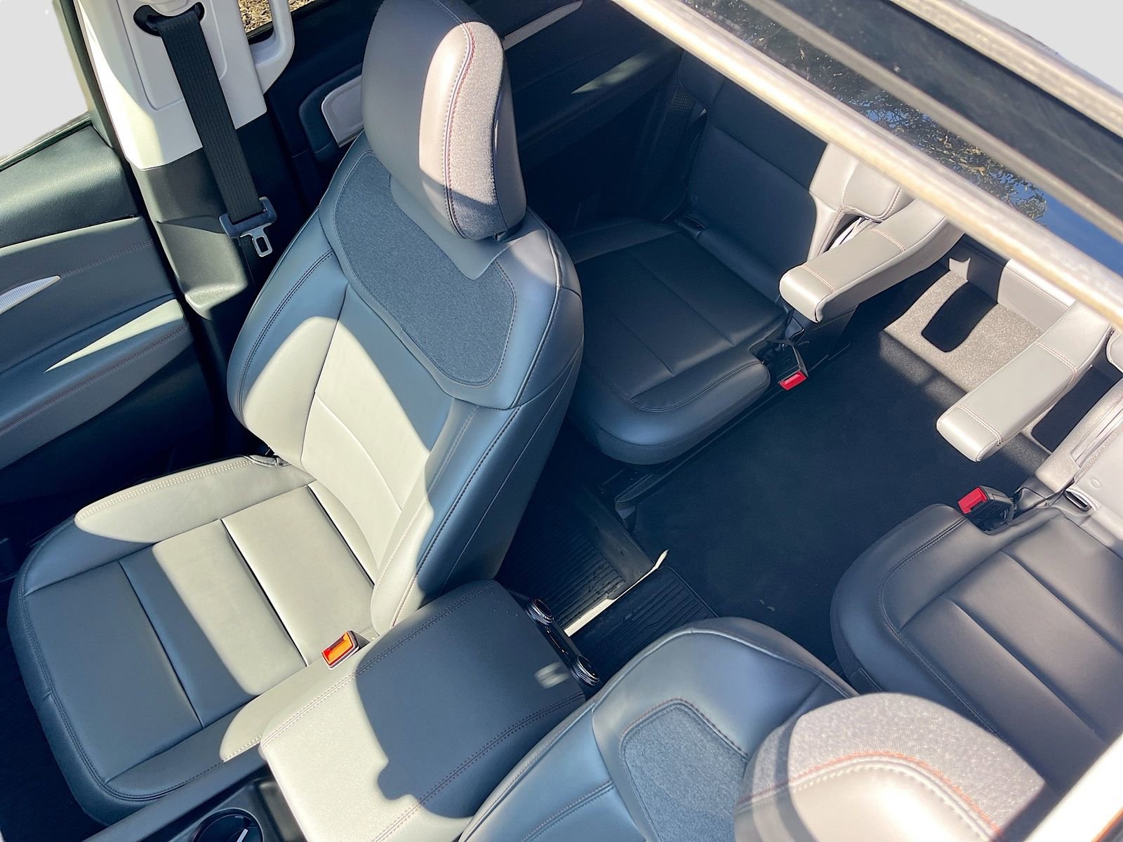 Used 2025 Ford Explorer Active w/ Active Comfort Package AWD/4WD image 22