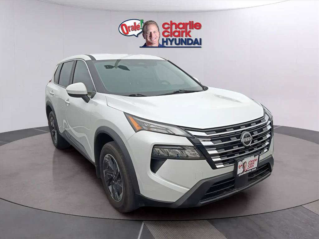 Used 2026 Nissan Rogue SV FWD image 5