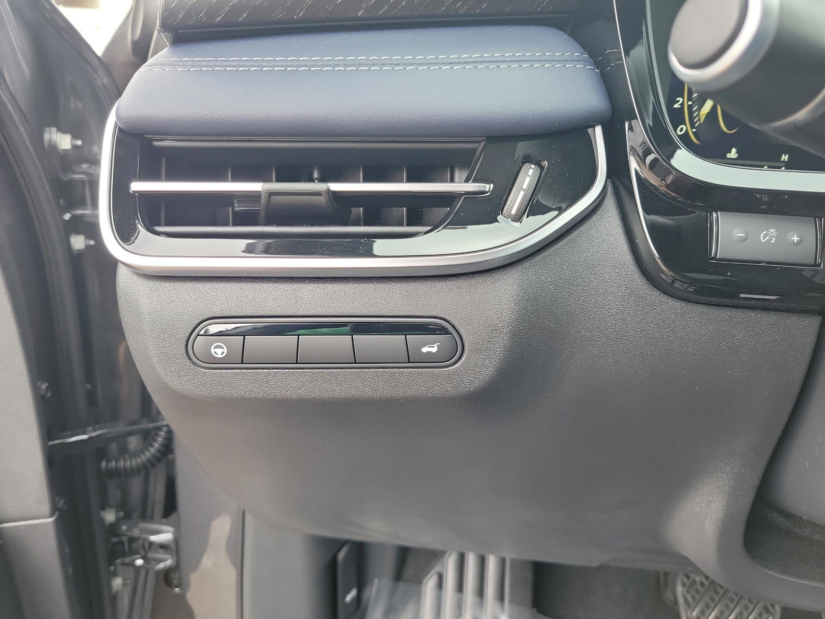 New 2026 INFINITI QX60 Sport w/ Dark Cargo Package image 31