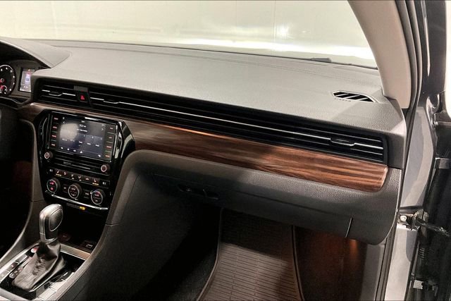 Used 2020 Volkswagen Passat 2.0T SEL image 27