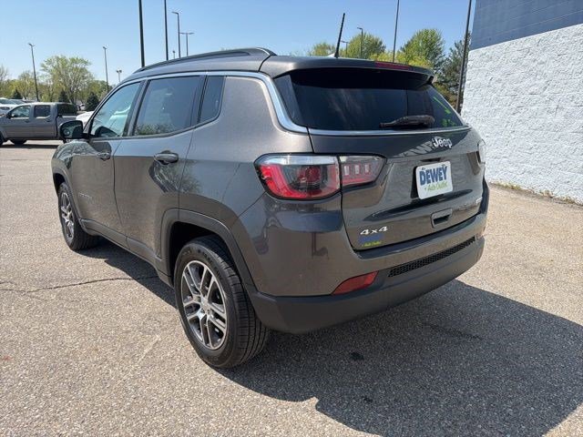 Used 2018 Jeep Compass Latitude w/ Popular Equipment Group AWD/4WD image 3