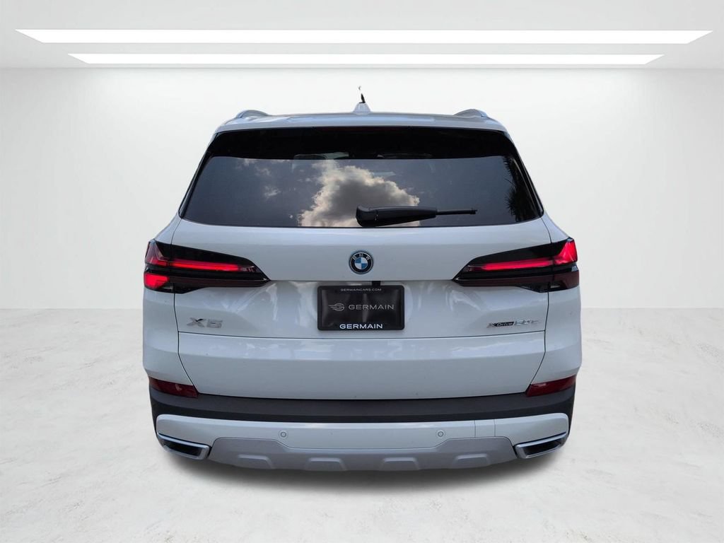 New 2026 BMW X5 xDrive50e w/ Climate Comfort Package AWD/4WD image 5