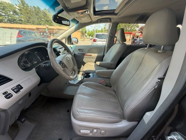 Used 2013 Toyota Sienna XLE FWD image 9