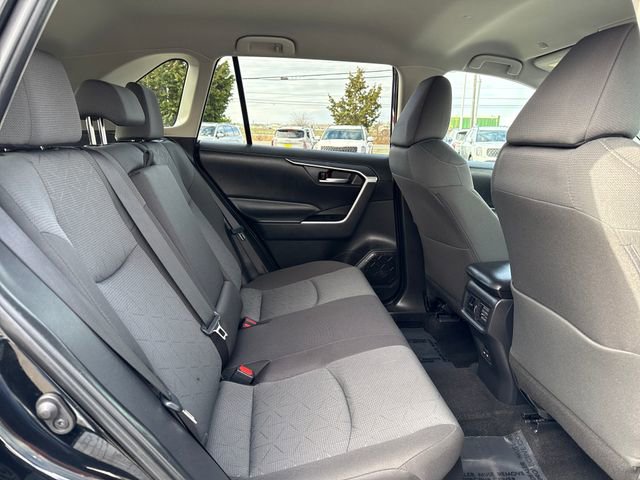 Used 2025 Toyota RAV4 XLE AWD/4WD image 13