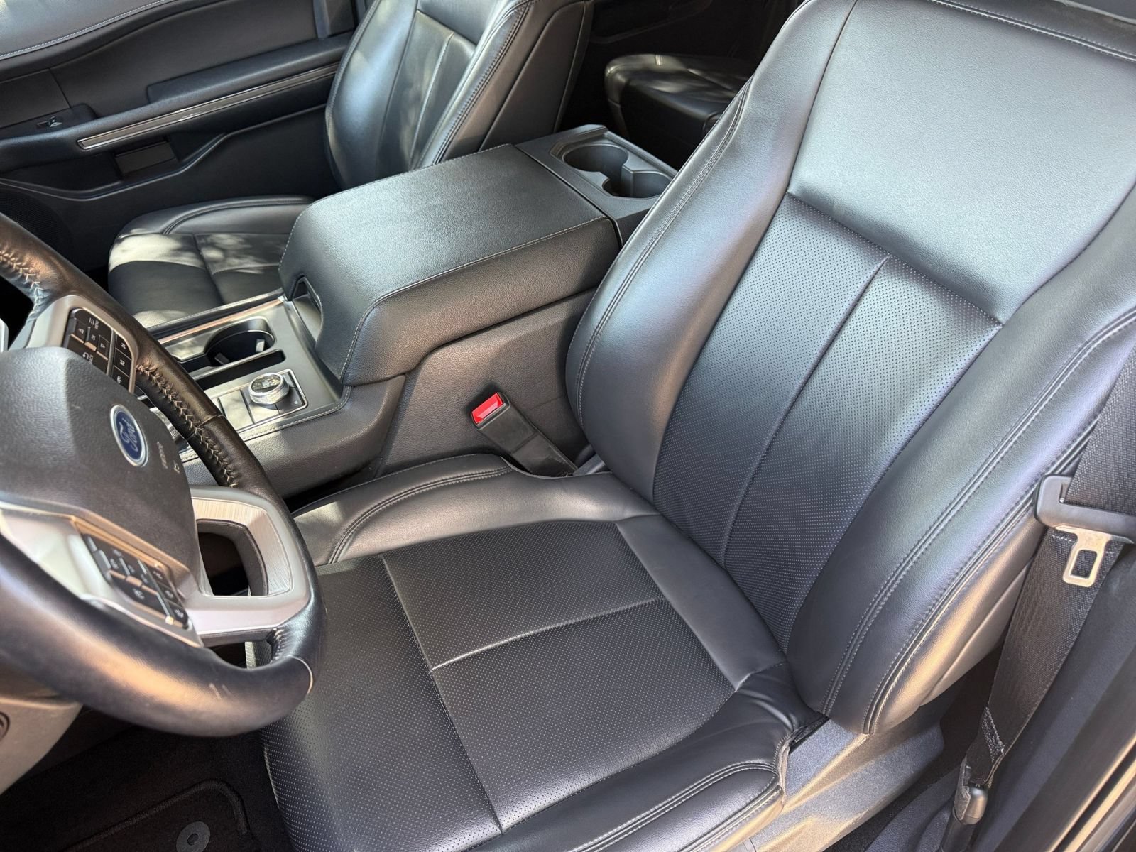 Used 2023 Ford Expedition XLT AWD/4WD image 38