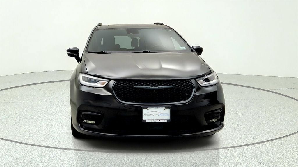 Used 2021 Chrysler Pacifica Touring-L w/ Premium & Safety Sphere Group AWD/4WD image 2