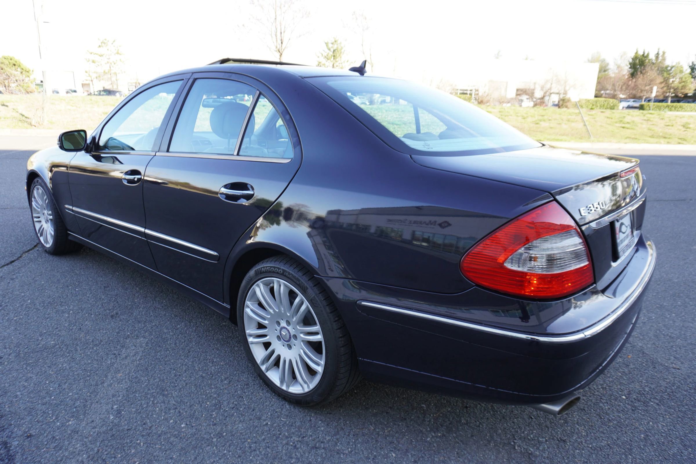 Used 2008 Mercedes-Benz E 350 E 350 4MATIC Sedan 4D image 5