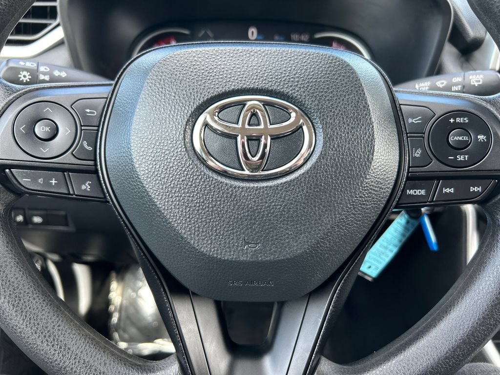 Used 2023 Toyota RAV4 LE AWD/4WD image 9
