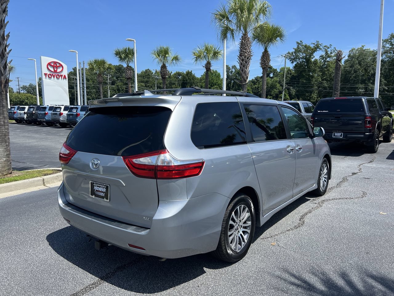 Used 2018 Toyota Sienna XLE FWD image 10