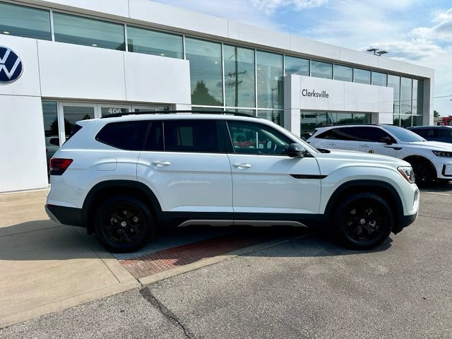 Used 2024 Volkswagen Atlas Peak Edition SEL AWD/4WD image 8