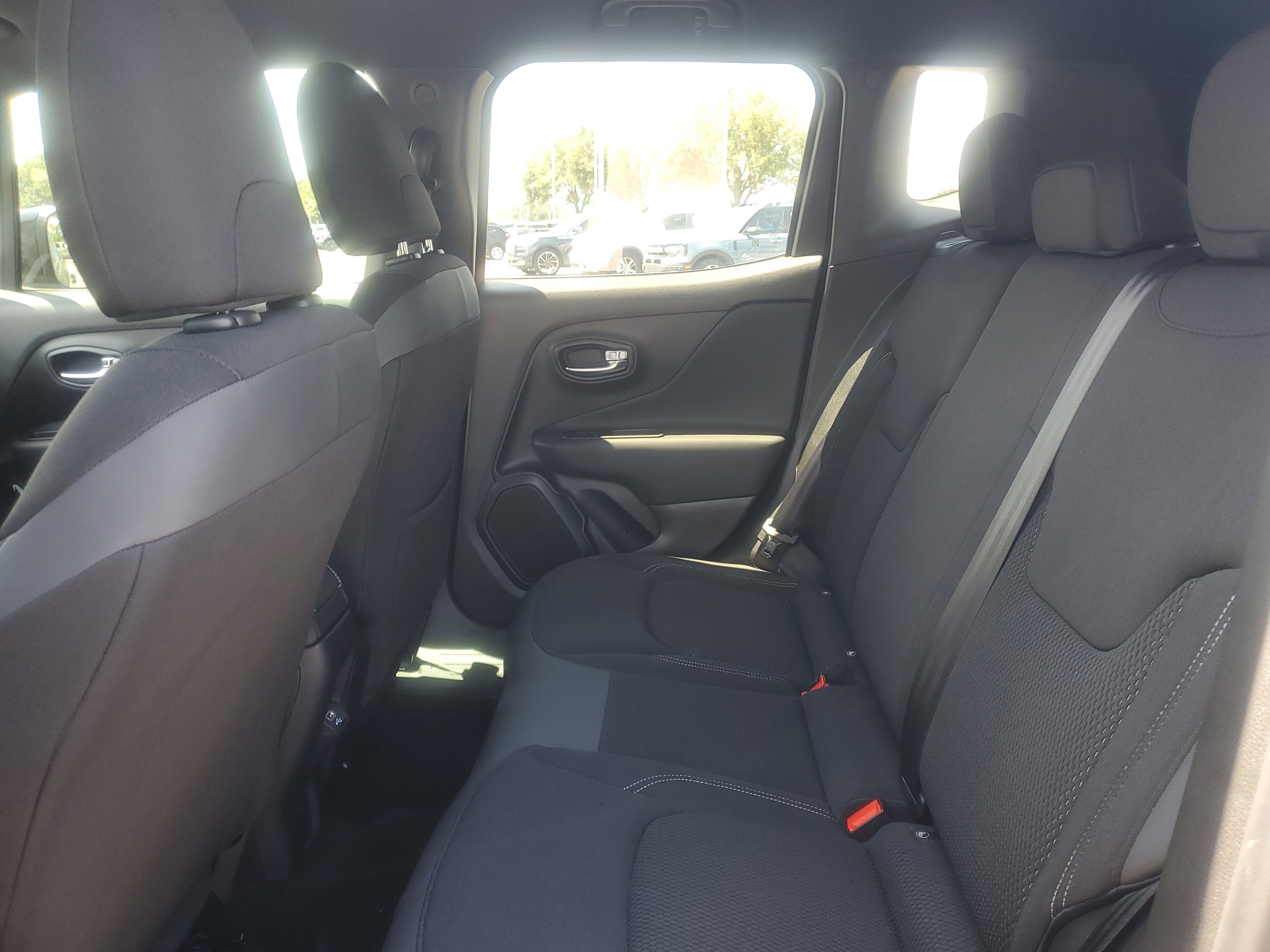 Used 2022 Jeep Renegade Altitude AWD/4WD image 8
