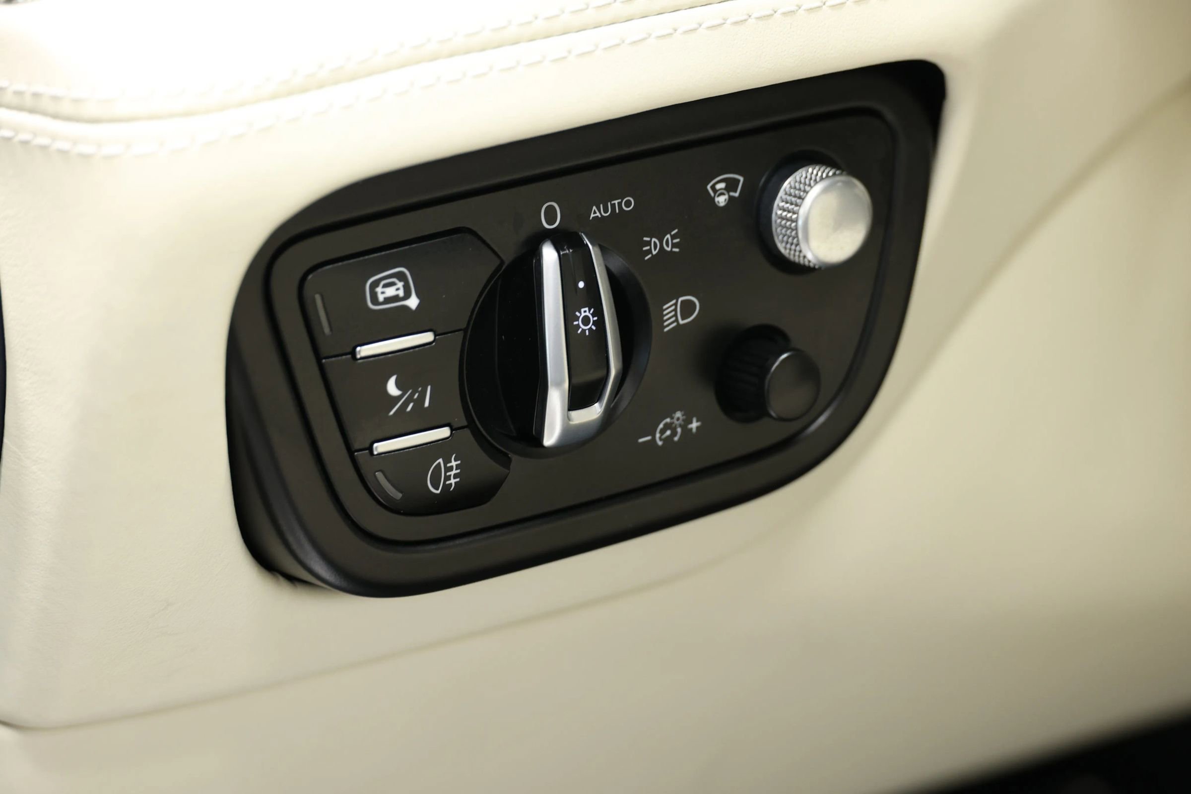 Used 2022 Bentley Bentayga image 25