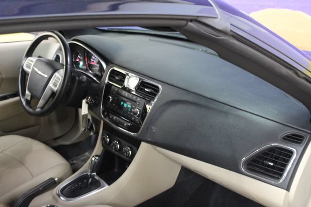 Used 2012 Chrysler 200 Limited FWD image 10