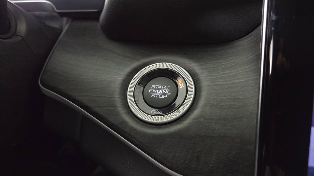 Used 2023 Jeep Grand Cherokee Limited w/ Black Appearance Package image 22