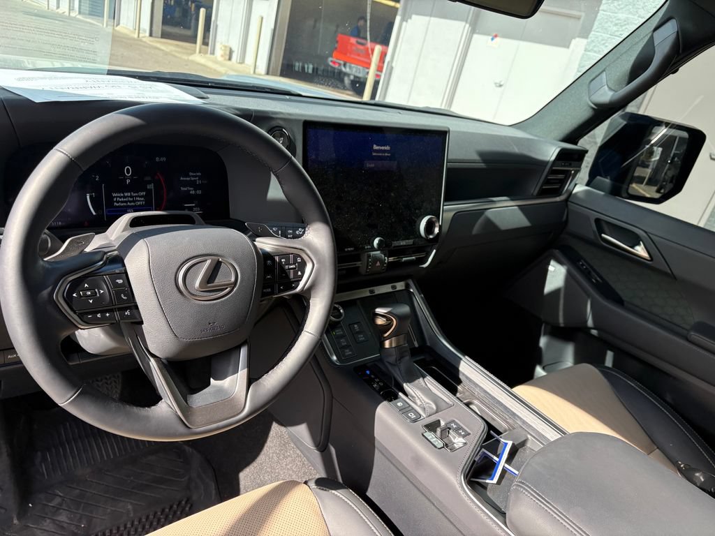 Used 2025 Lexus GX 550 w/ Accessory Package (CT) AWD/4WD image 19