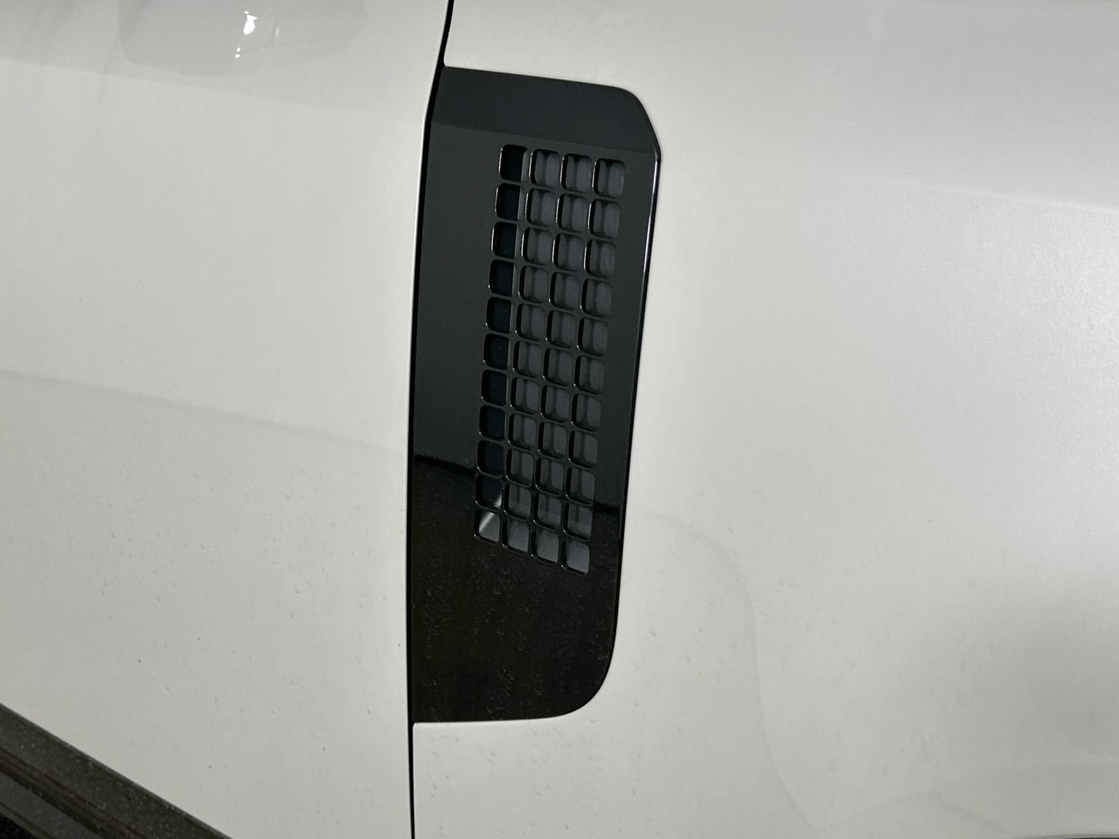 New 2026 Land Rover Defender 110 X AWD/4WD image 9