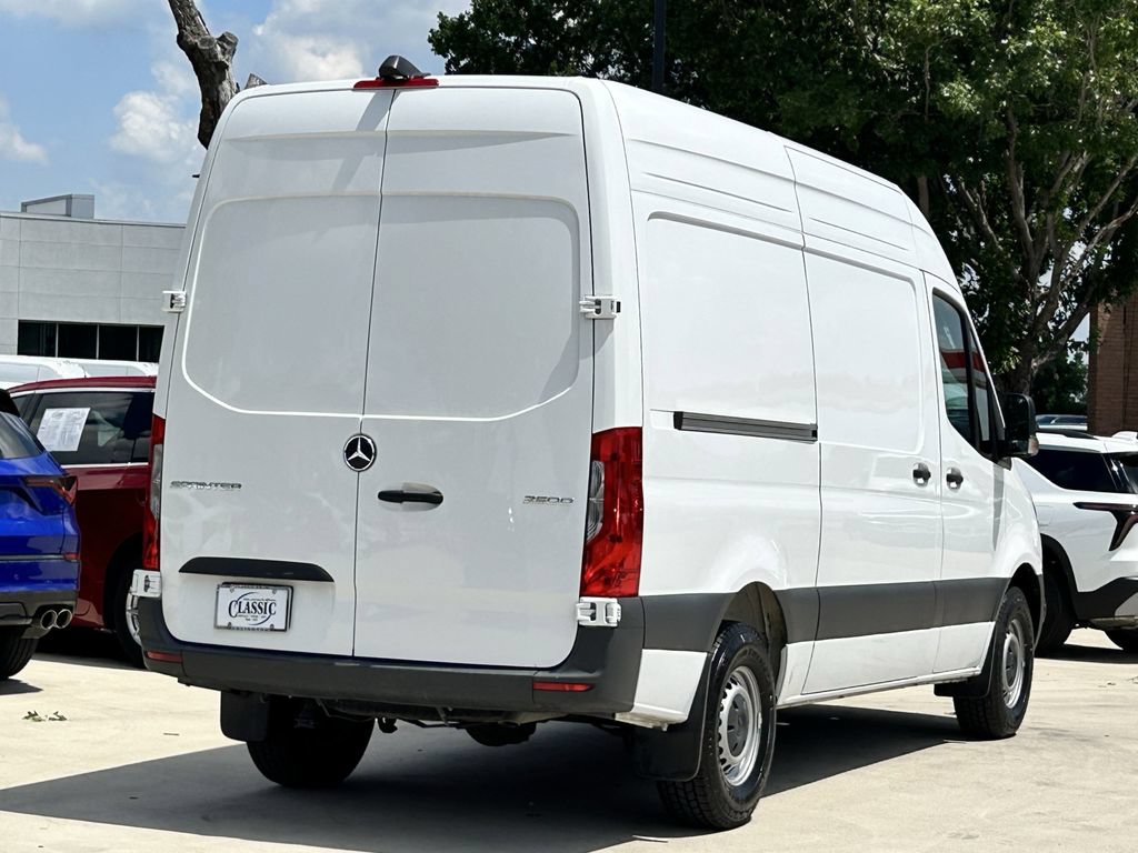 Used 2025 Mercedes-Benz Sprinter 2500 image 4