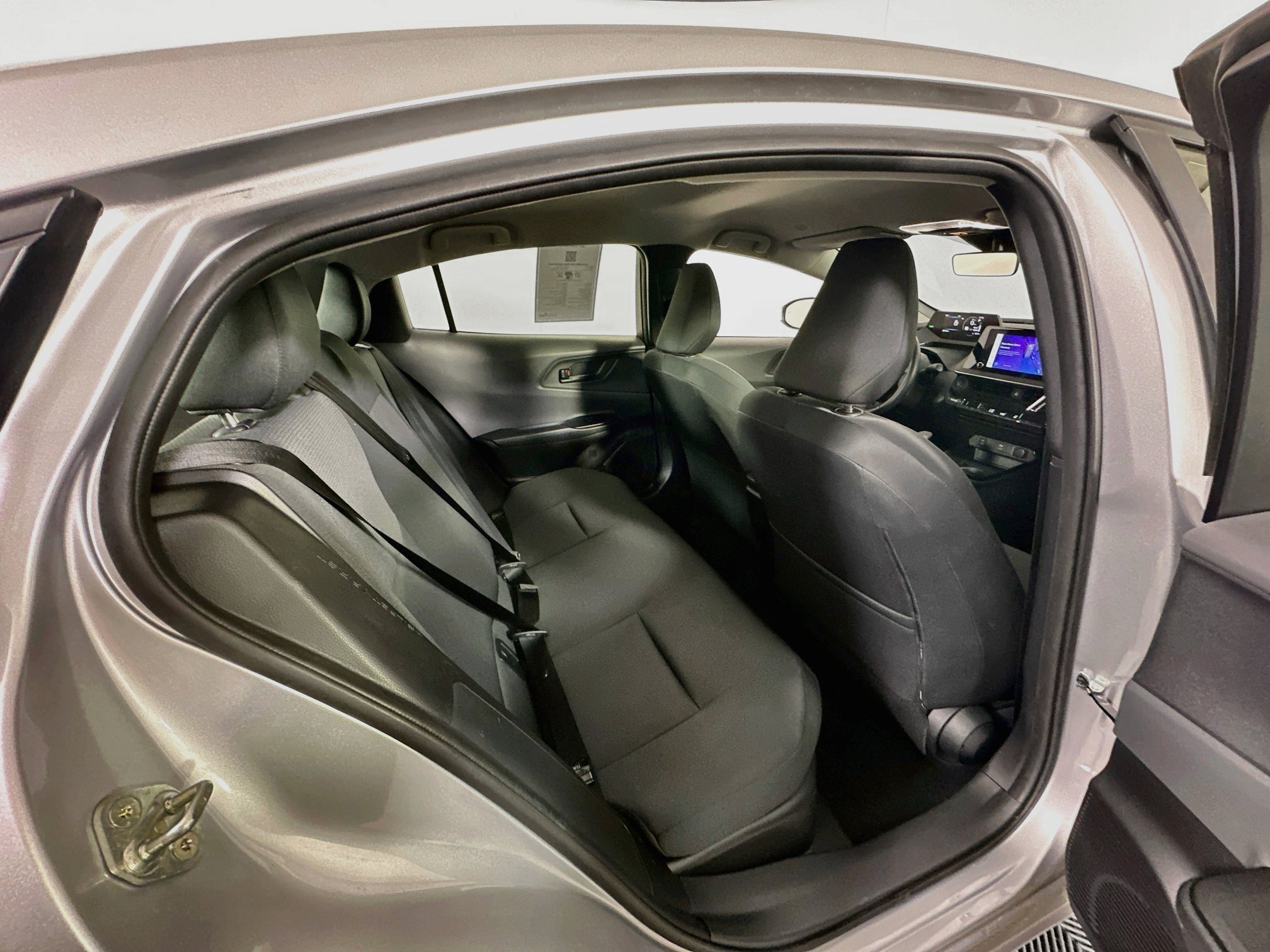 Used 2025 Toyota Prius LE FWD image 29