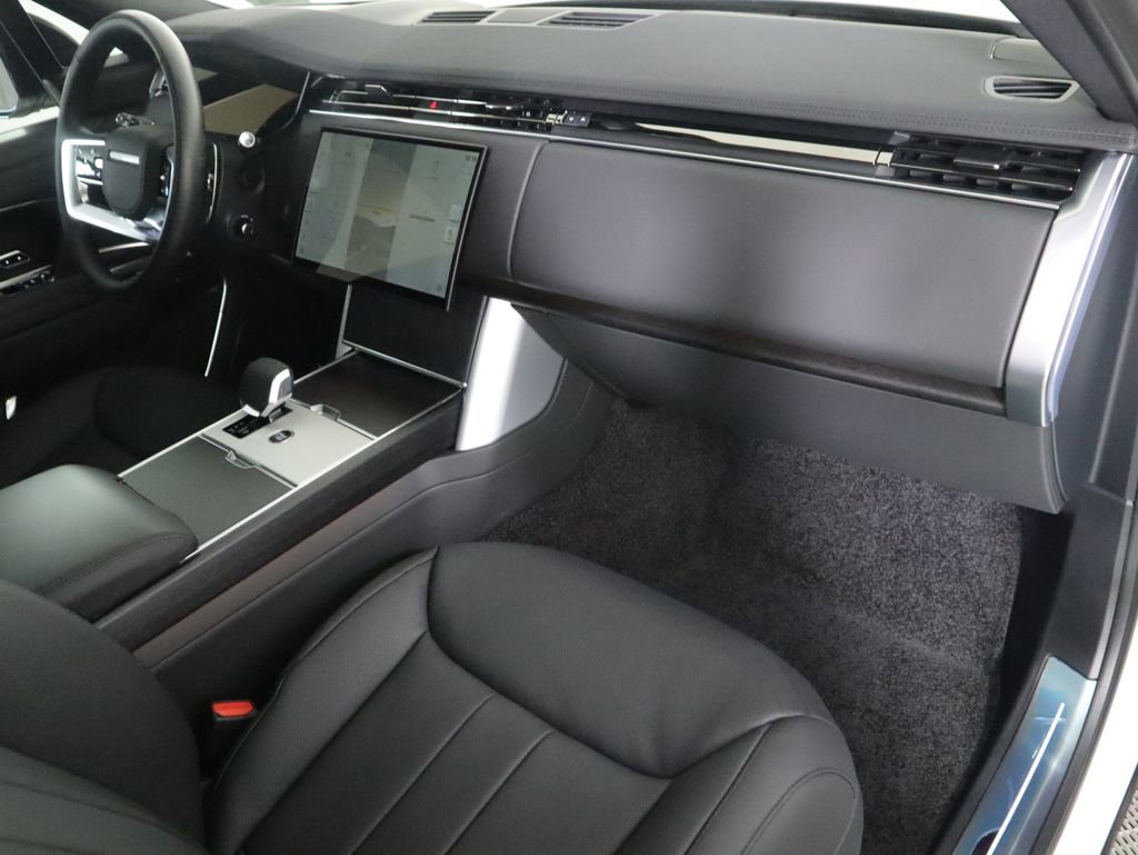 New 2026 Land Rover Range Rover Long Wheelbase SE image 19