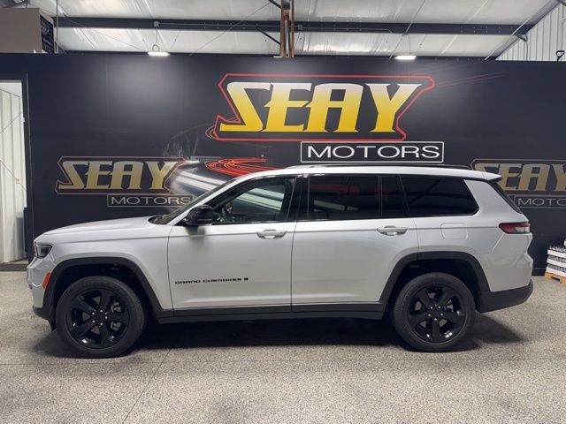 Used 2023 Jeep Grand Cherokee L Altitude AWD/4WD image 2