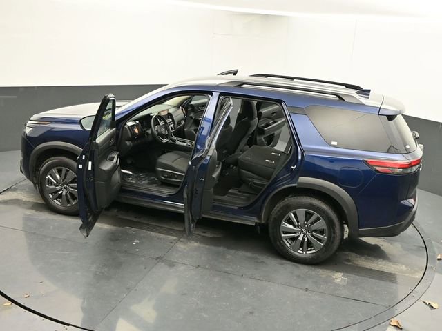 Used 2025 Nissan Pathfinder SV image 62