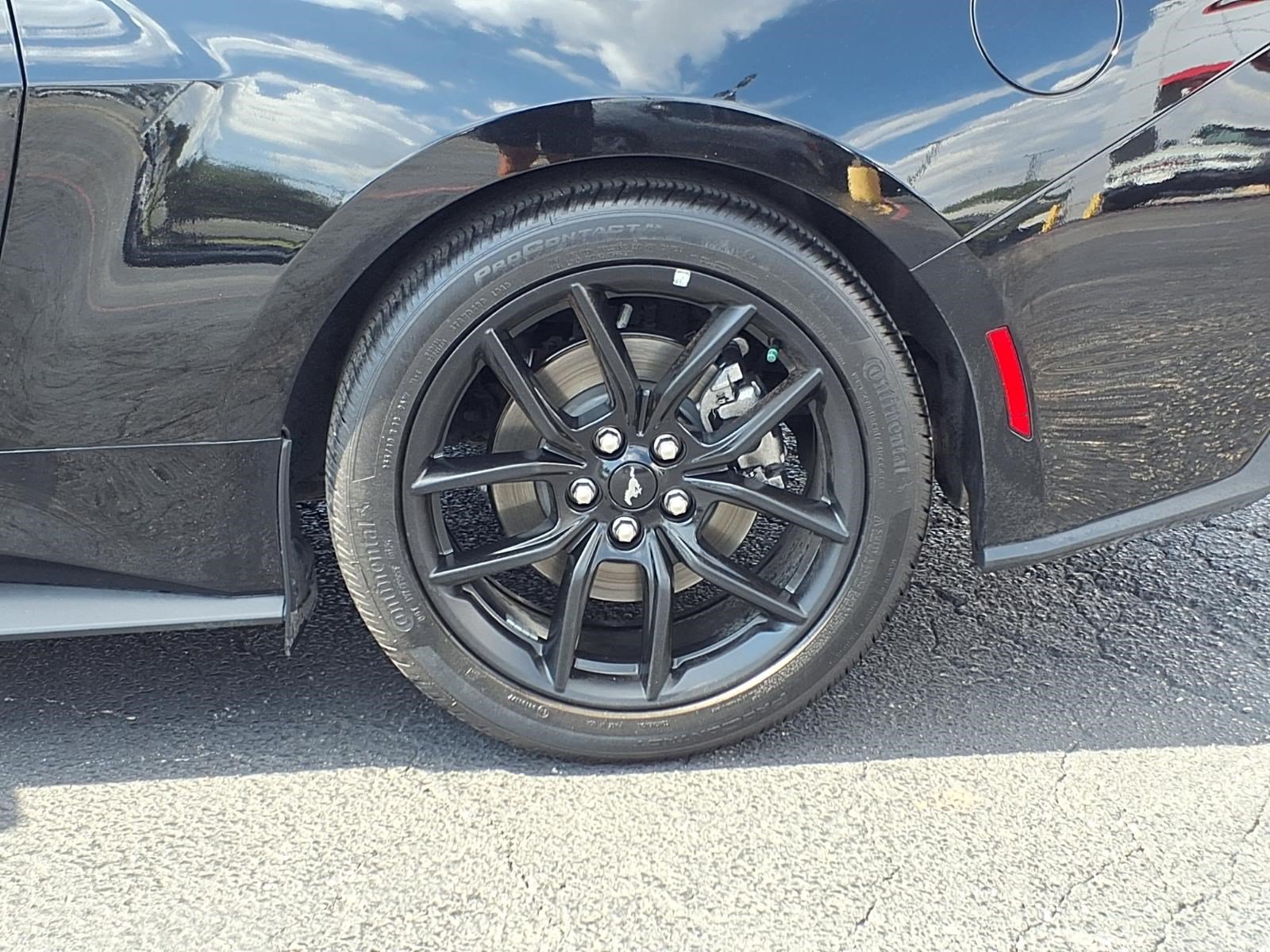 Used 2025 Ford Mustang Coupe RWD image 10