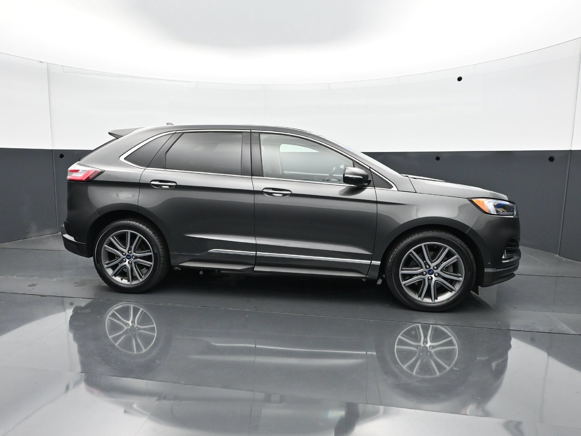 Used 2019 Ford Edge Titanium w/ Equipment Group 301A AWD/4WD image 8
