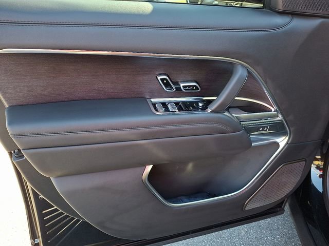 Used 2025 Land Rover Range Rover Long Wheelbase Autobiography image 16