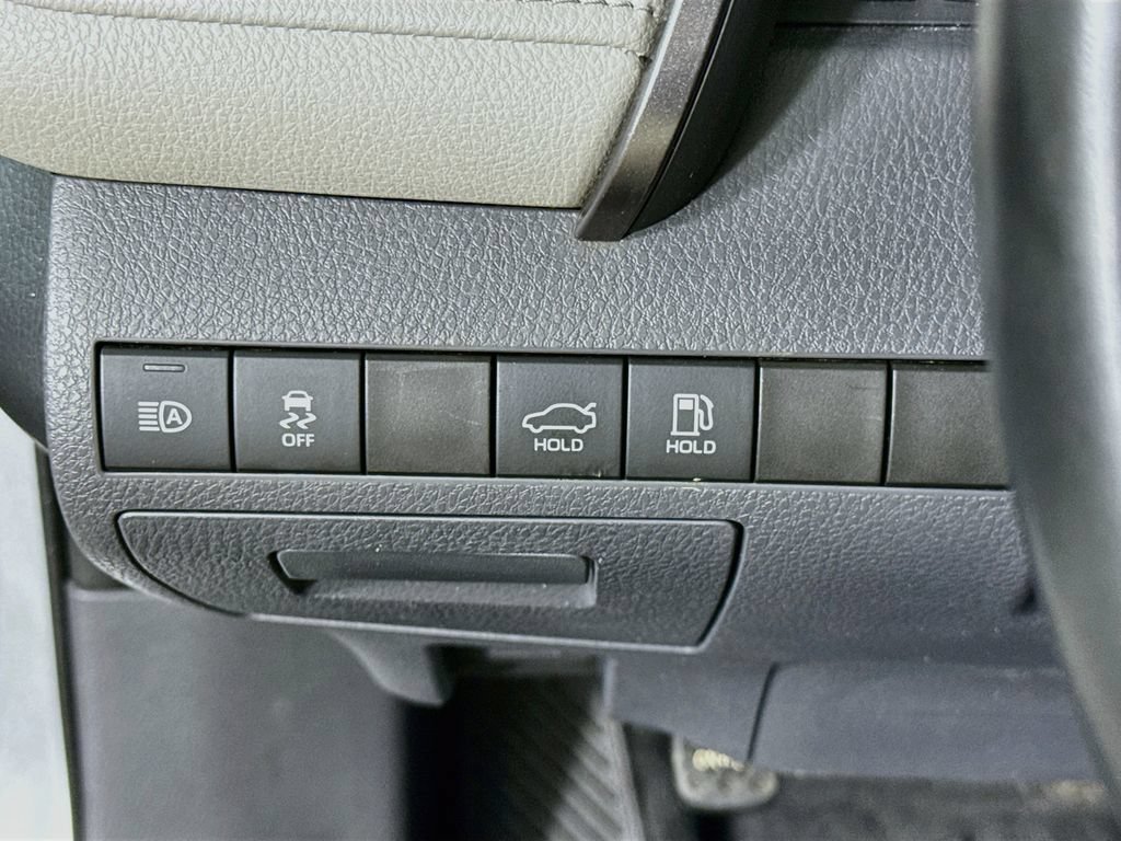 Used 2020 Toyota Camry SE FWD image 18