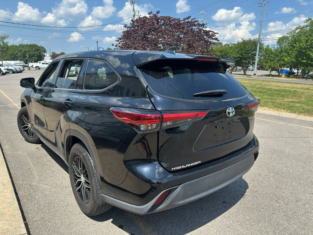 Used 2022 Toyota Highlander L FWD image 7