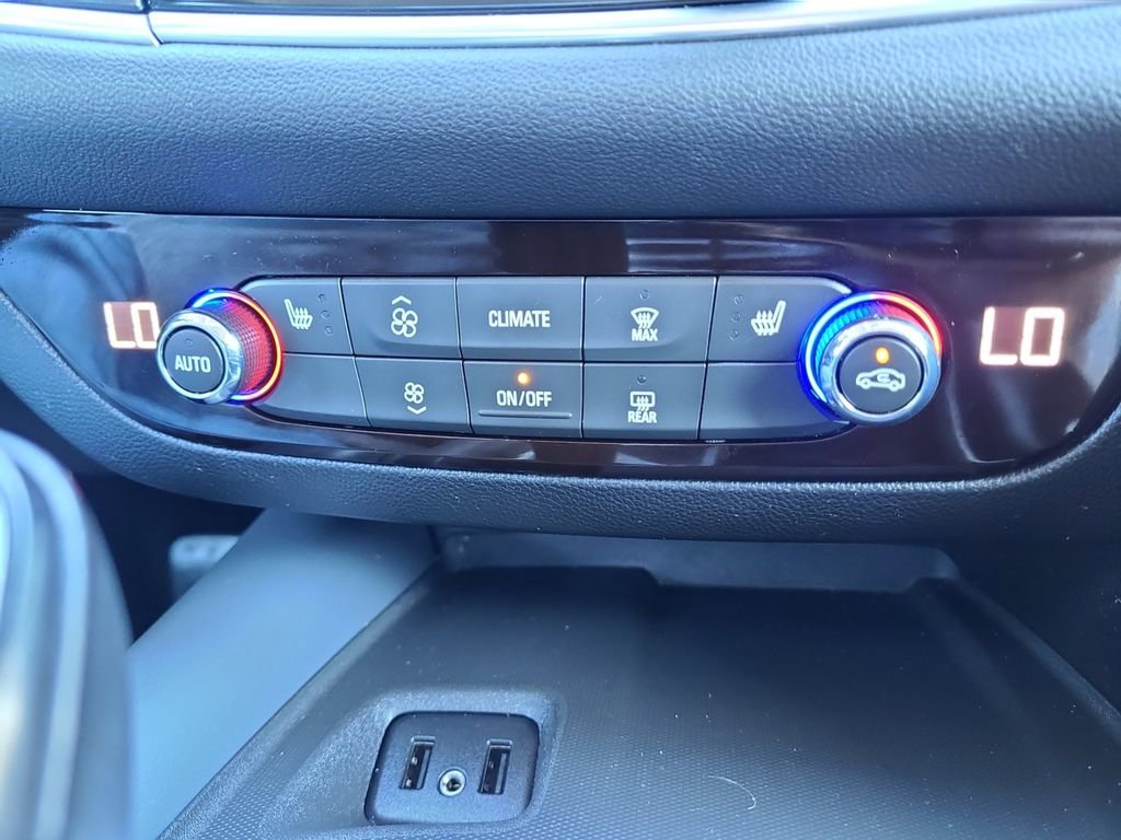 Used 2018 Buick Enclave Essence image 21