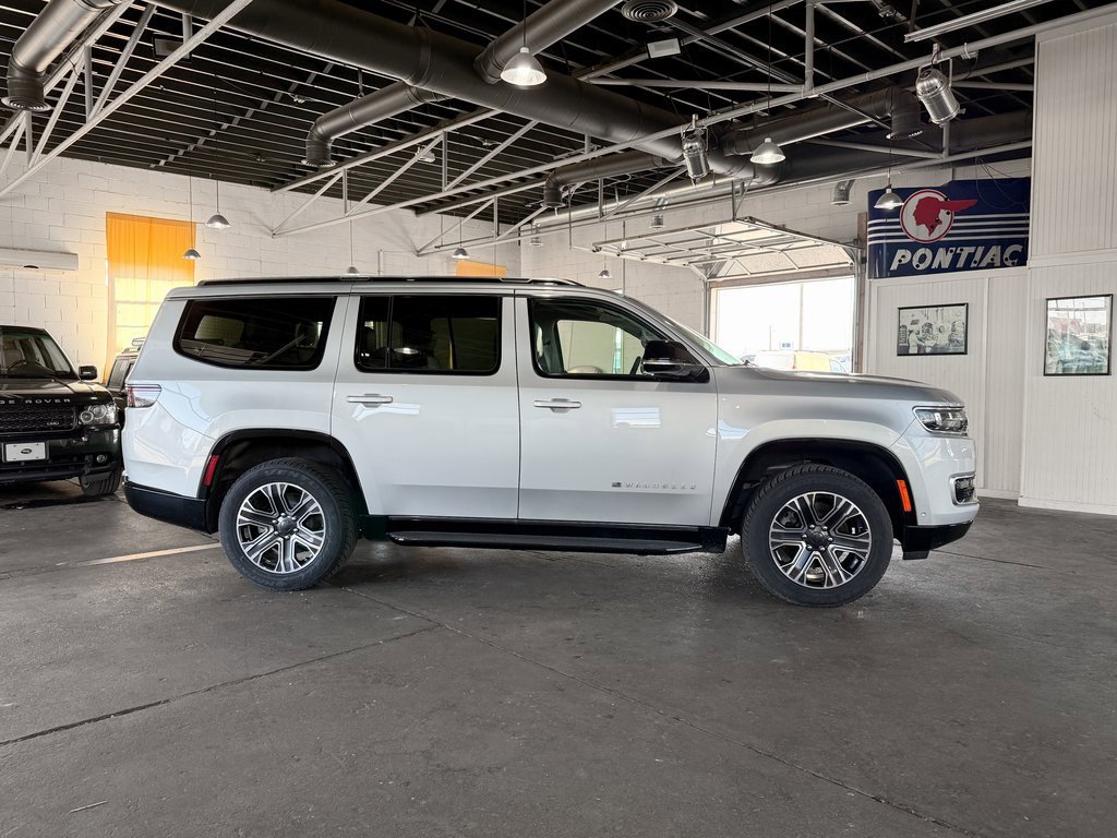 Used 2023 Jeep Wagoneer Base w/ Premium Group I image 4