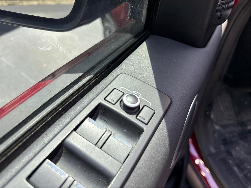 Used 2017 Land Rover Discovery SE image 41