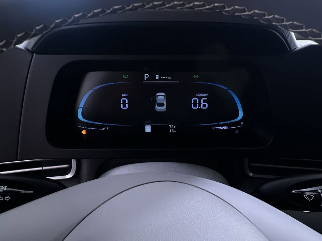 Used 2025 Hyundai Elantra Sport image 17