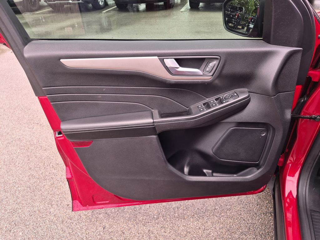 Used 2021 Ford Escape SE w/ SE Sport Appearance Package FWD image 17