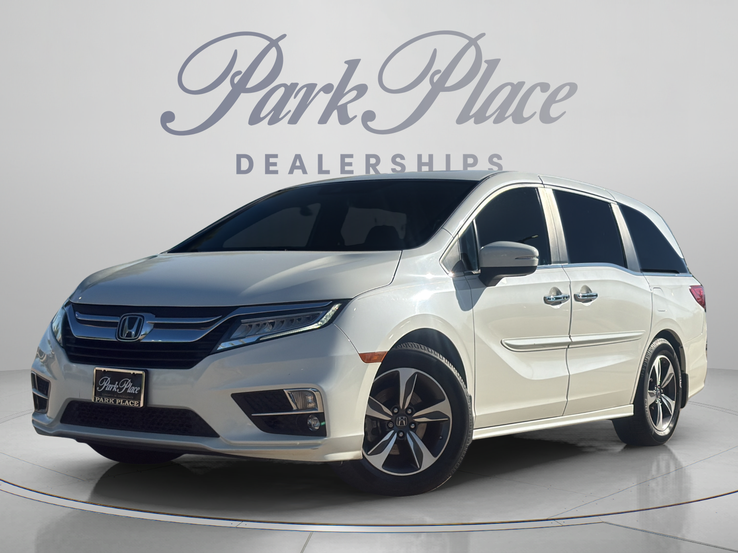 Used 2018 Honda Odyssey Touring image 1