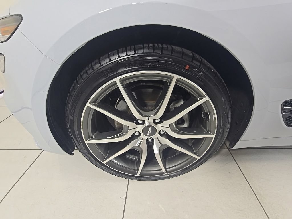 Used 2023 Genesis G70 2.0T RWD image 9