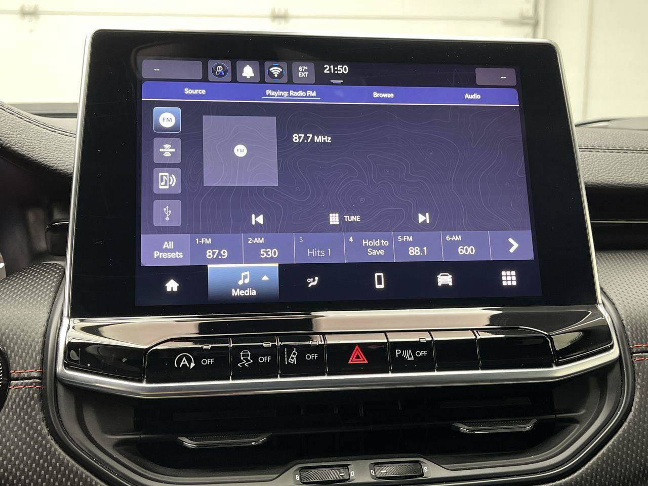 Used 2025 Jeep Compass Trailhawk AWD/4WD image 16