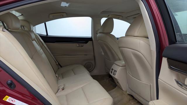 Used 2015 Lexus ES 350 w/ Premium Package FWD image 18