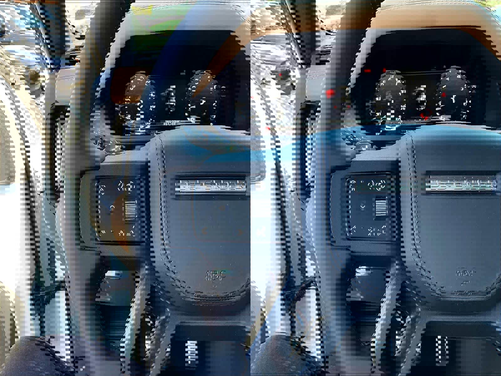 New 2025 Land Rover Defender 90 V8 image 17