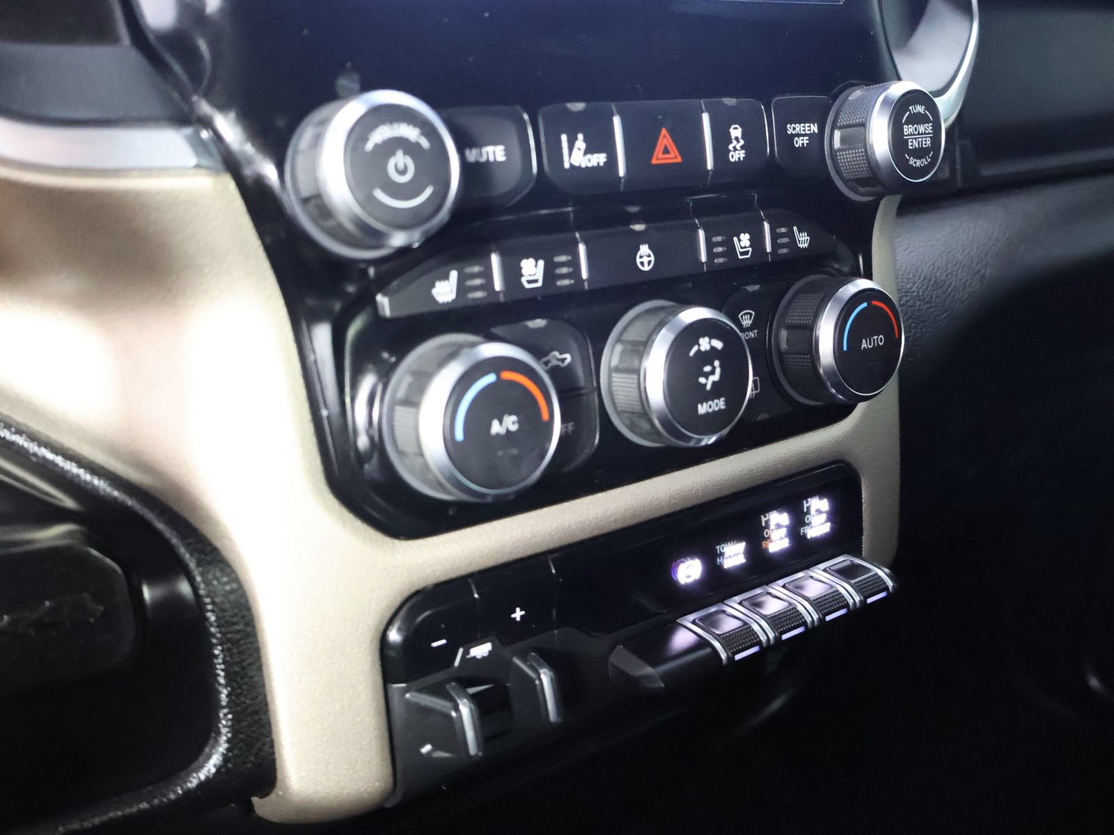 Used 2024 RAM 2500 Laramie w/ Safety Group AWD/4WD image 40