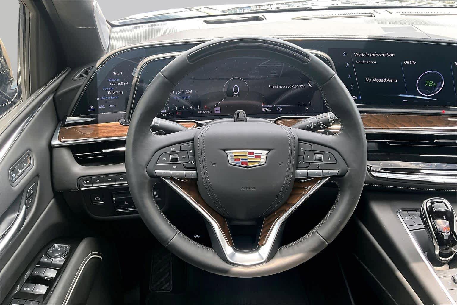 Used 2024 Cadillac Escalade Sport Platinum w/ Heavy-Duty Trailer Package AWD/4WD image 17