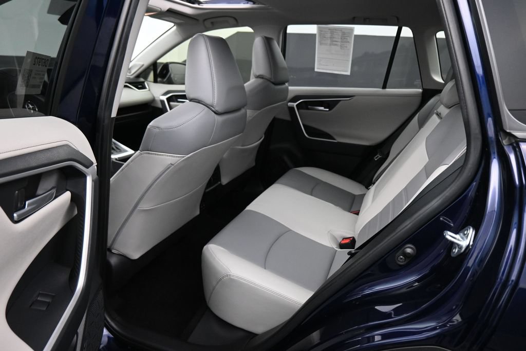 Used 2020 Toyota RAV4 Limited FWD image 17