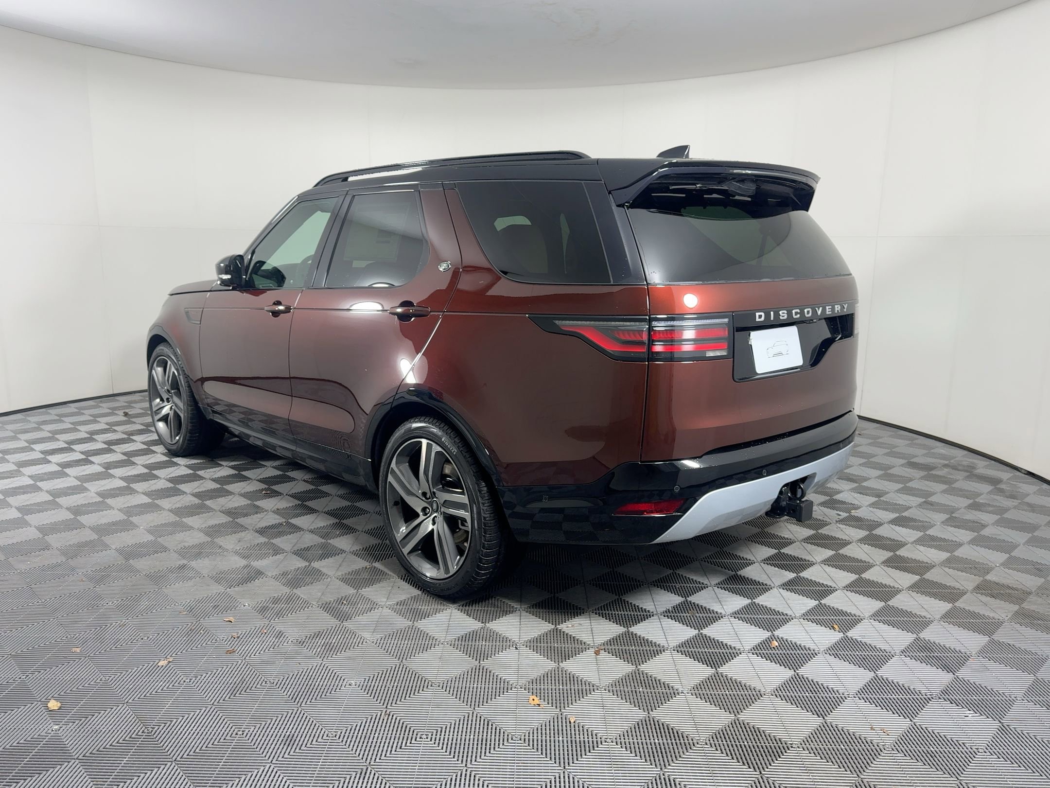 New 2026 Land Rover Discovery Limited Edition image 3