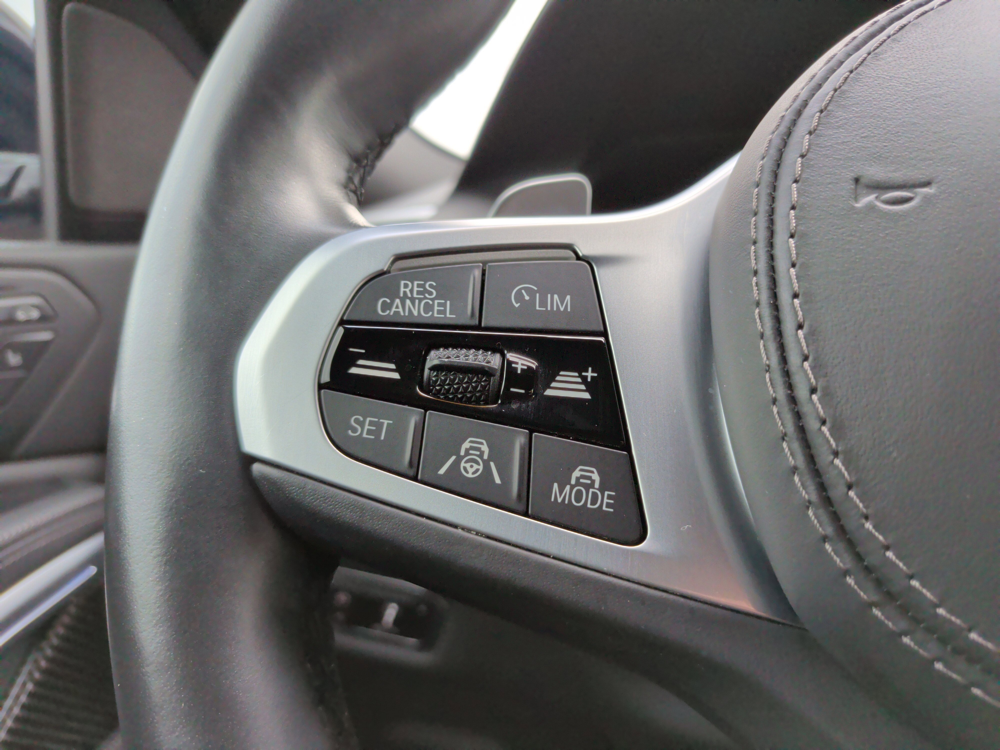 Used 2022 BMW X6 M50i w/ Executive Package image 19